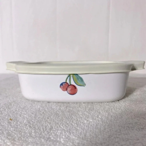 Vintage Corningware Cherry Fruits Pattern Square Casserole With Rubber Tight Lid - Picture 11 of 16
